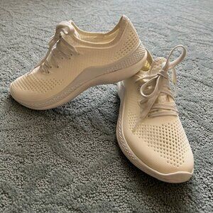 Crocs LifeRide Pacer Sneaker - Size 7